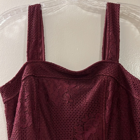 Floral Lace Dress. - Picture 2 of 10